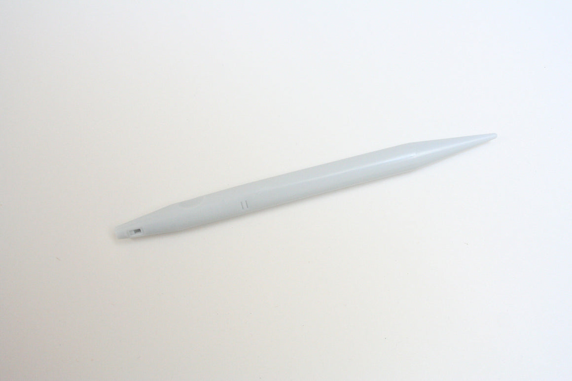 Single needle (NOT a pair!)